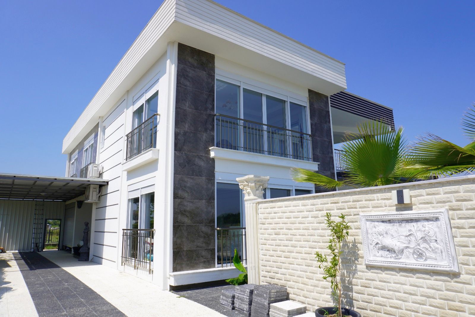 Private side villa for sale by Realtor Yakup Uslu