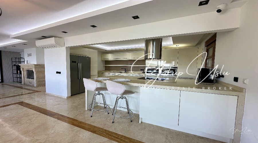 4-Bedroom Sea View Bektaş Villa in Alanya For Sale