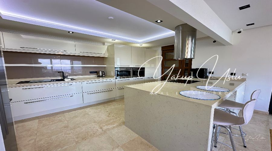 4-Bedroom Sea View Bektaş Villa in Alanya For Sale