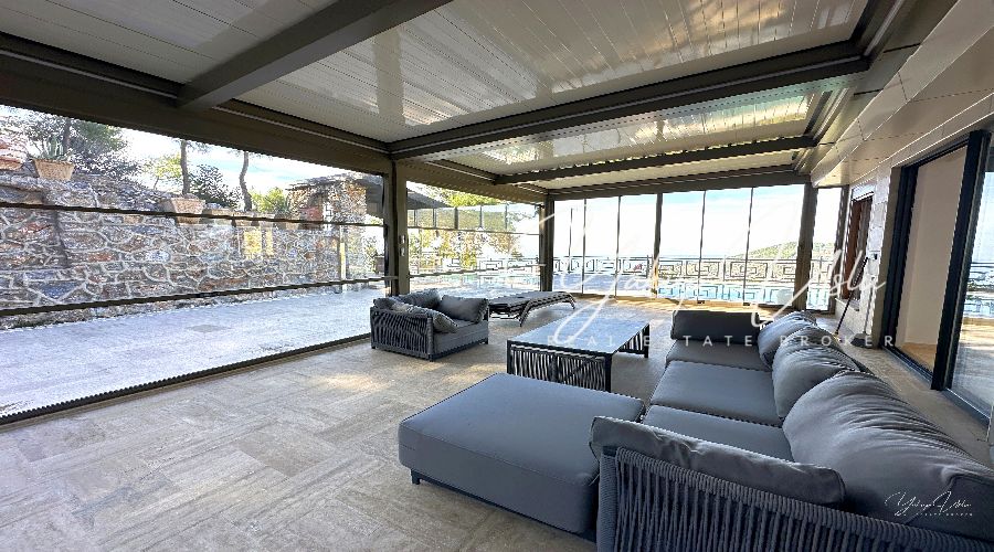 4-Bedroom Sea View Bektaş Villa in Alanya For Sale