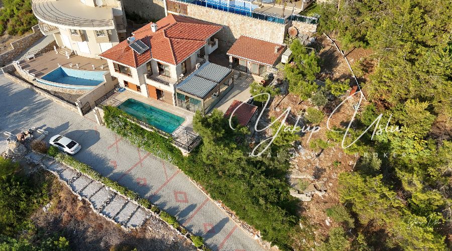 4-Bedroom Sea View Bektaş Villa in Alanya For Sale
