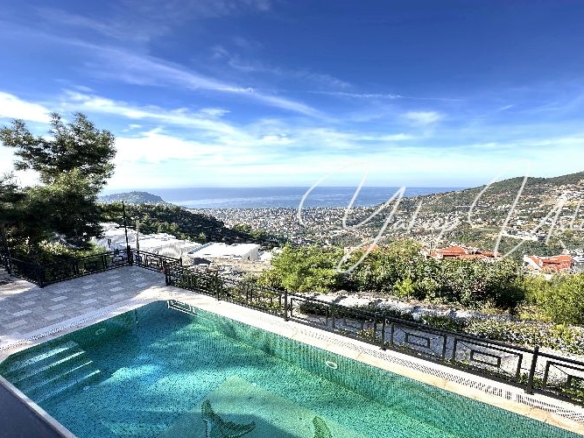 4-Bedroom Sea View Bektaş Villa in Alanya For Sale