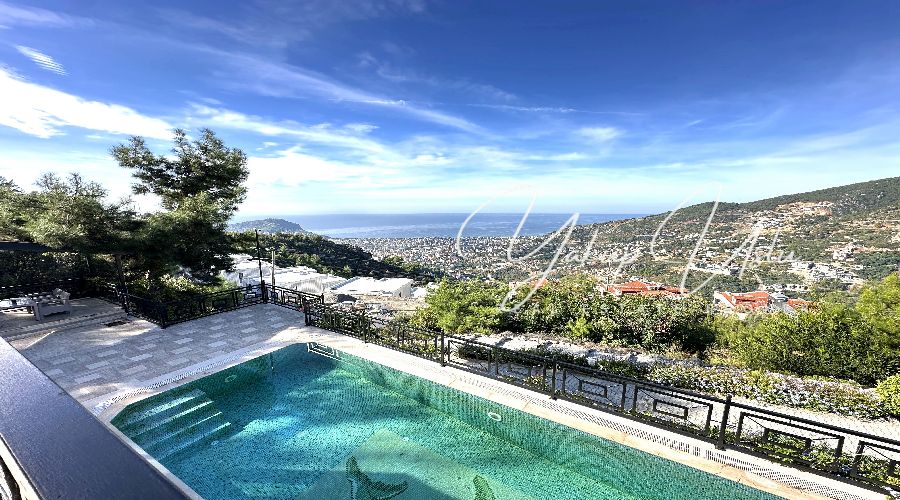 4-Bedroom Sea View Bektaş Villa in Alanya For Sale