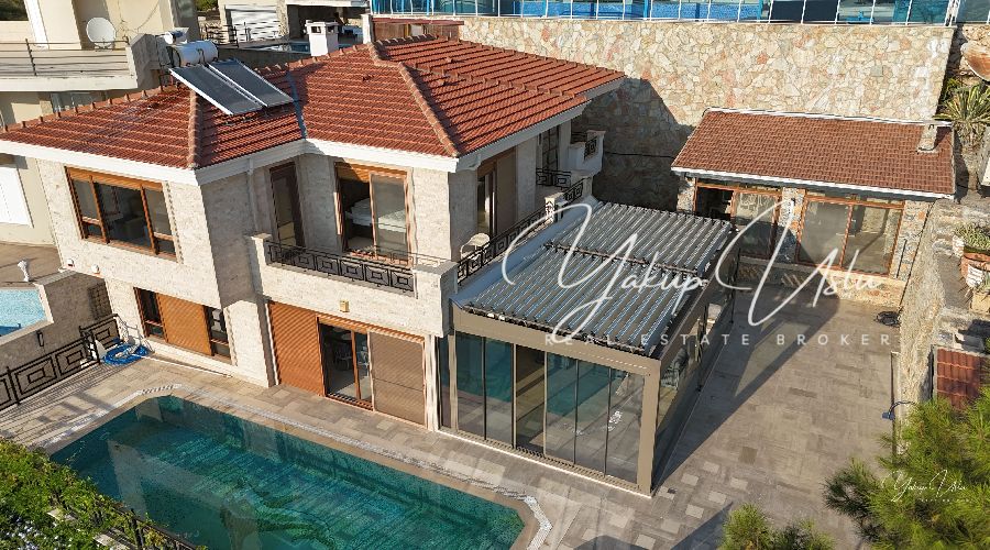4-Bedroom Sea View Bektaş Villa in Alanya For Sale