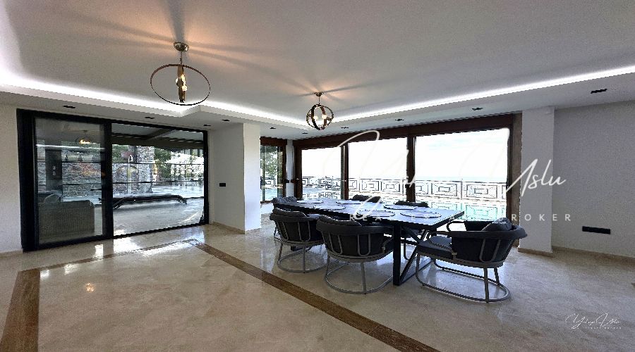 4-Bedroom Sea View Bektaş Villa in Alanya For Sale