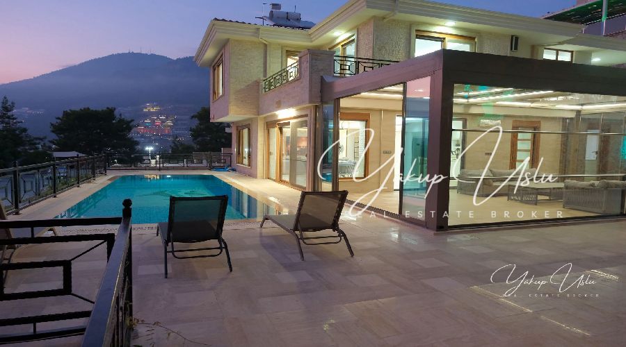 4-Bedroom Sea View Bektaş Villa in Alanya For Sale